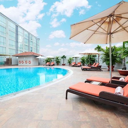 Eastin Grand Hotel Saigon Ho Şi Min Dış mekan fotoğraf The pool at the hotel