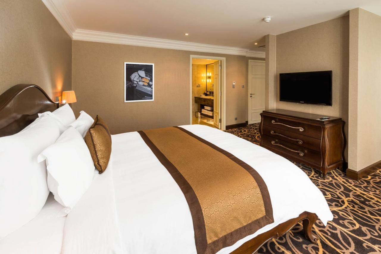 Eastin Grand Hotel Saigon Ho Şi Min Dış mekan fotoğraf A bedroom at the hotel