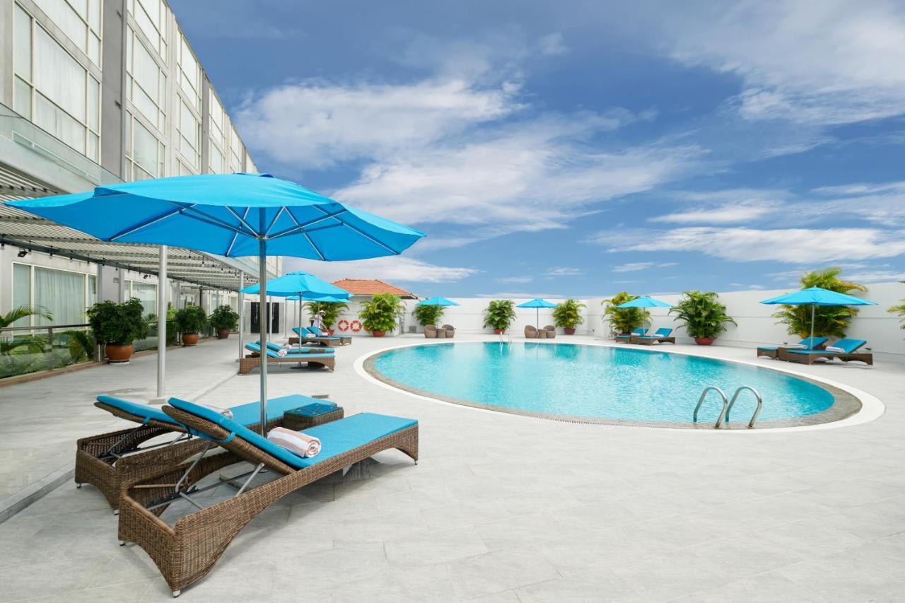 Eastin Grand Hotel Saigon Ho Şi Min Dış mekan fotoğraf Pool at the hotel
