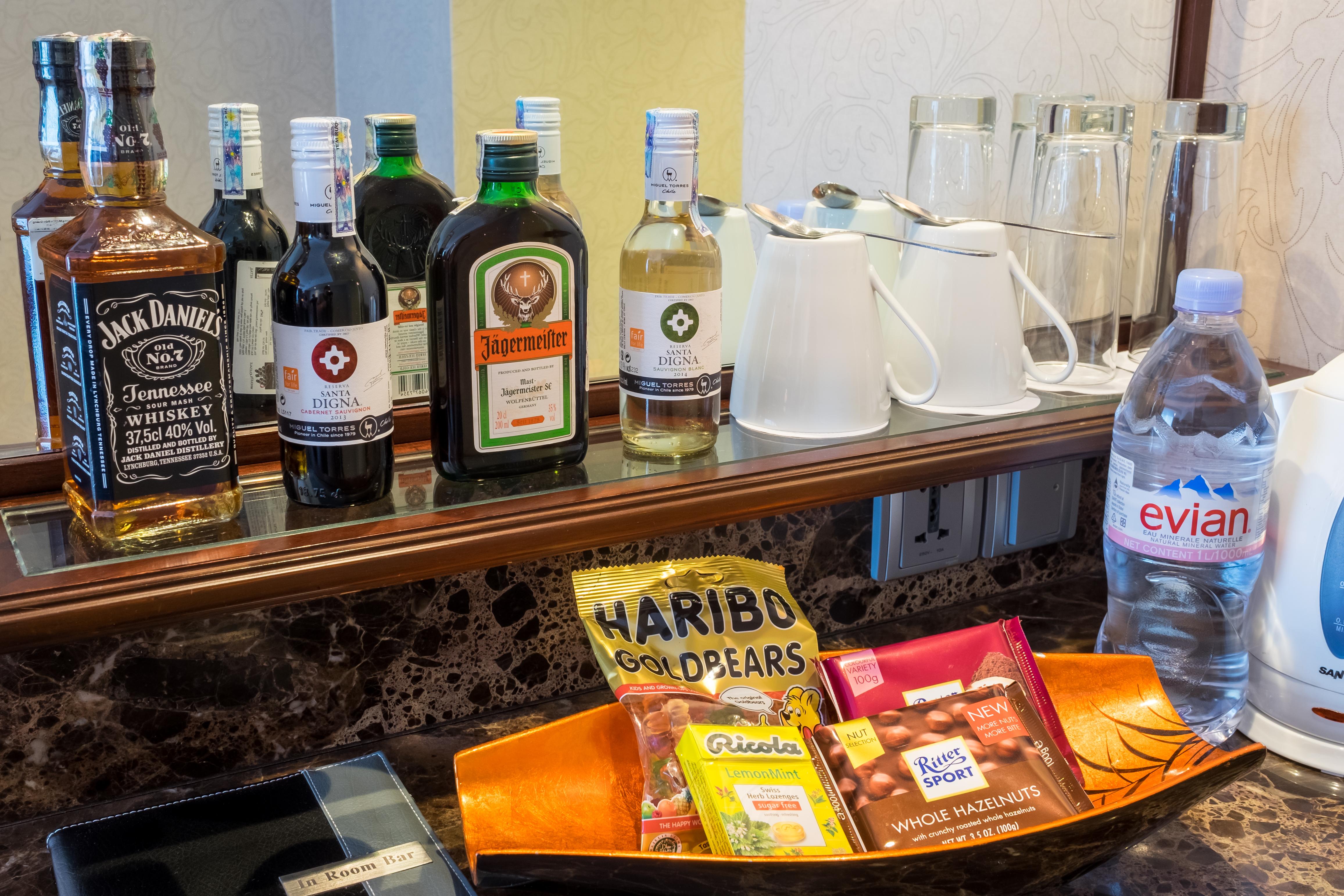 Eastin Grand Hotel Saigon Ho Şi Min Dış mekan fotoğraf A typical hotel minibar
