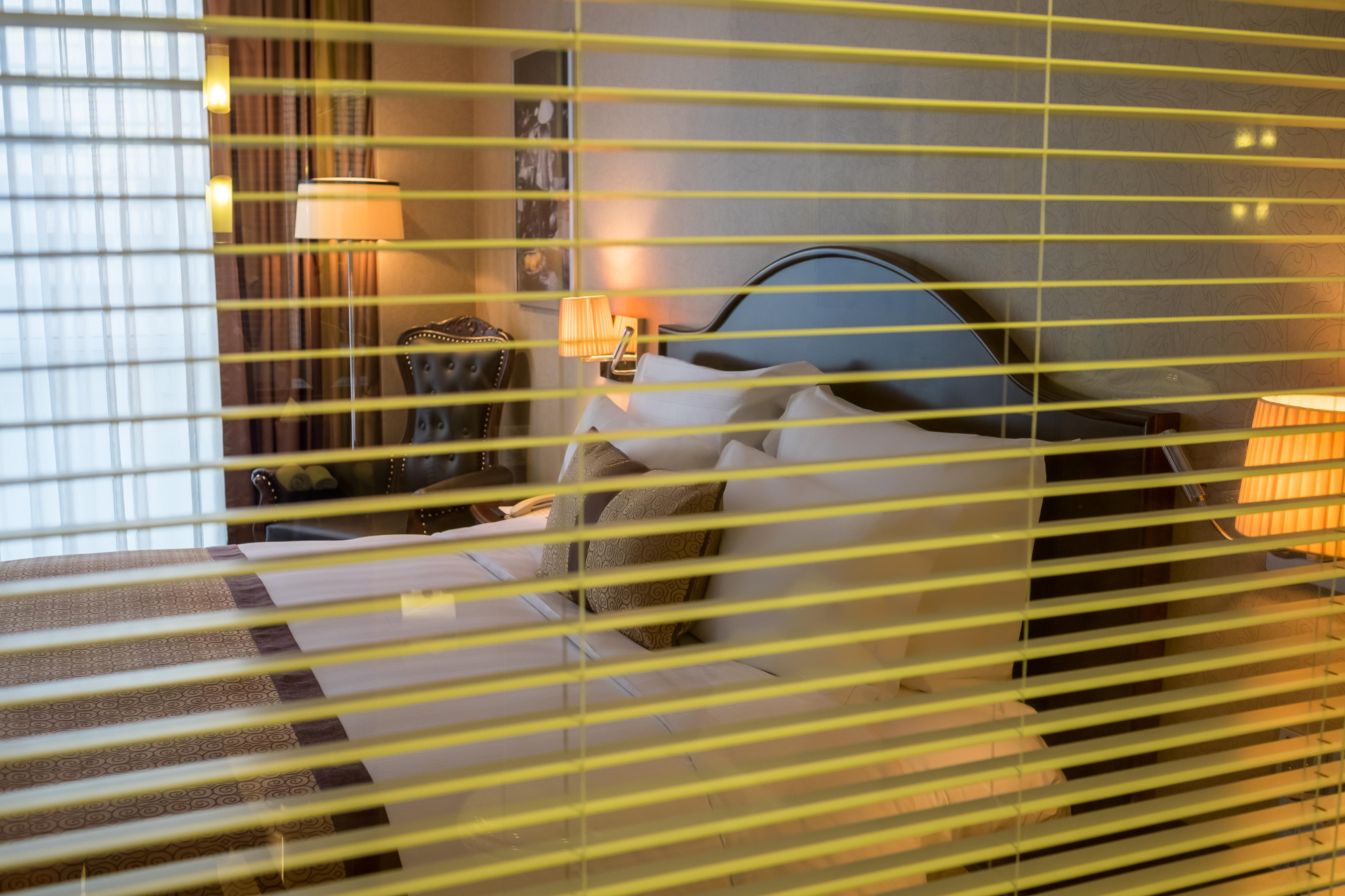 Eastin Grand Hotel Saigon Ho Şi Min Dış mekan fotoğraf A venetian blind