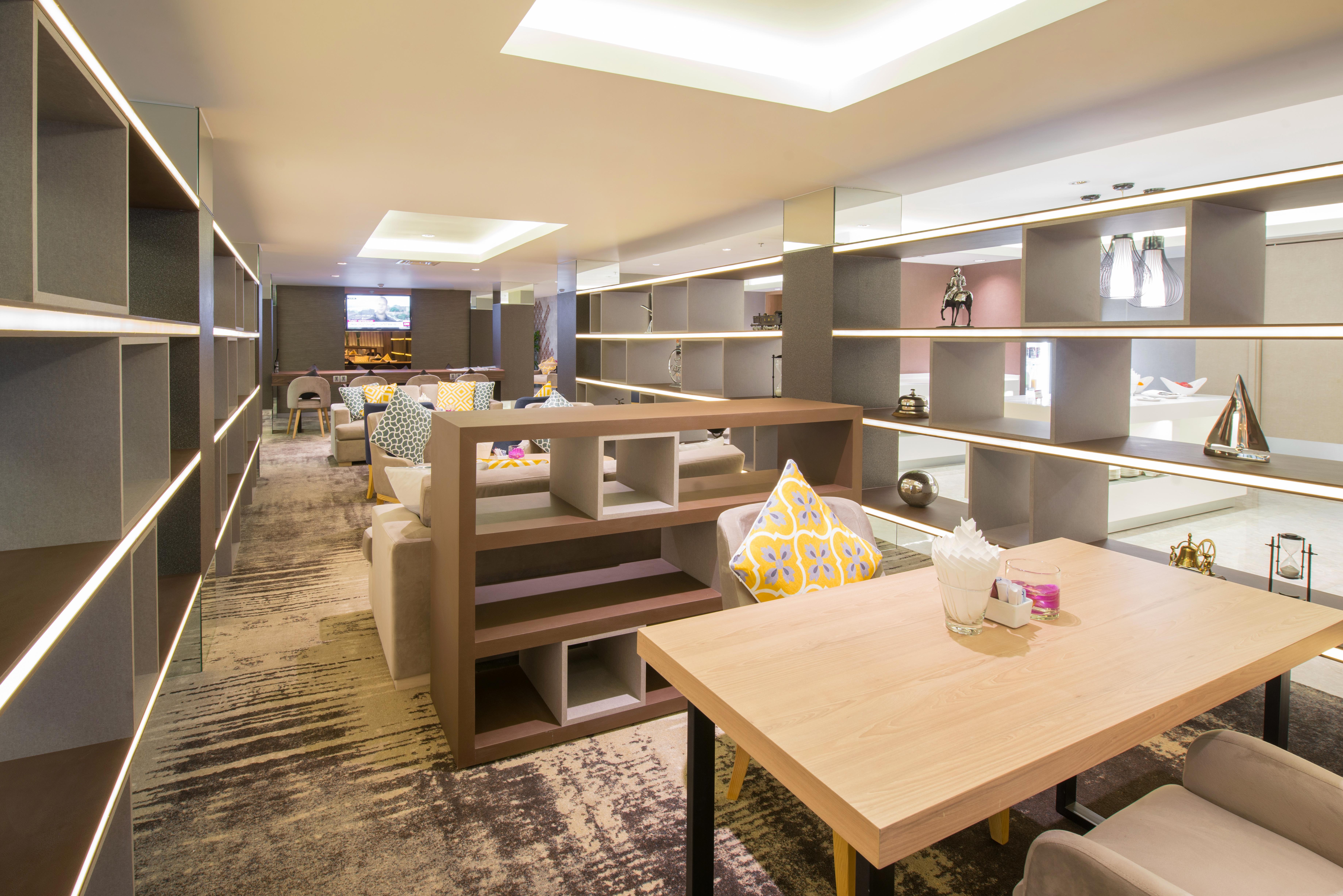 Eastin Grand Hotel Saigon Ho Şi Min Dış mekan fotoğraf The lounge at the airport