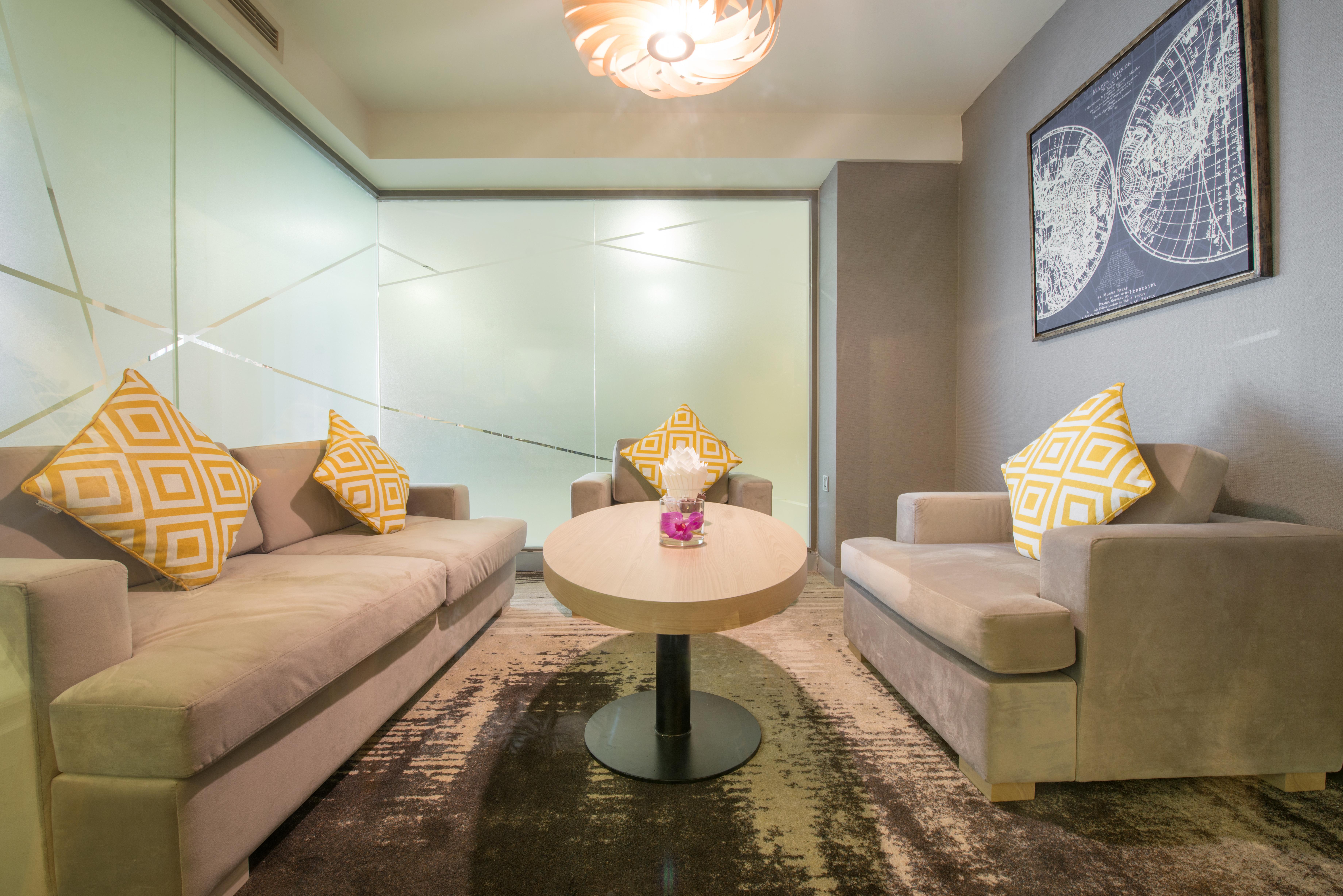 Eastin Grand Hotel Saigon Ho Şi Min Dış mekan fotoğraf The private lounge at the airport